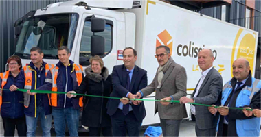 Inauguration du camion électrique moyenne distance aux couleurs de La Poste